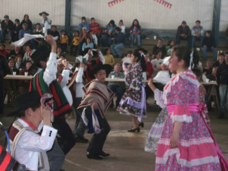 Bailes  en  el vino de  honor